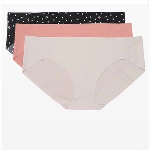 Smooth seamless hipster underwear